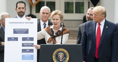 TT Trump dự định phát ‘nóng’ 1.000 USD cho mỗi người Mỹ giữa dịch COVID-19