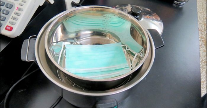 Muốn khẩu trang y tế sử dụng được từ 3-5 lần hãy hấp khô bằng nồi điện