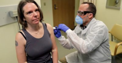 45 tình nguyện viên đầu tiên tiêm thử nghiệm lâm sàng viêm phổi Vũ Hán trên người