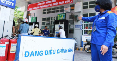 Tin sáng 1/1: Chờ biến động từ giá xăng; Phó Chủ tịch tỉnh ‘trẻ nhất nước’ bị cáo buộc ‘nhận hối lộ’