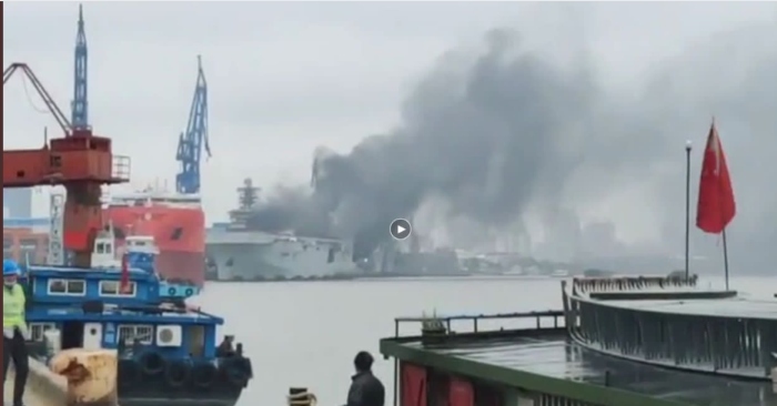 vụ cháy tàu đổ bộ Trung Quốc