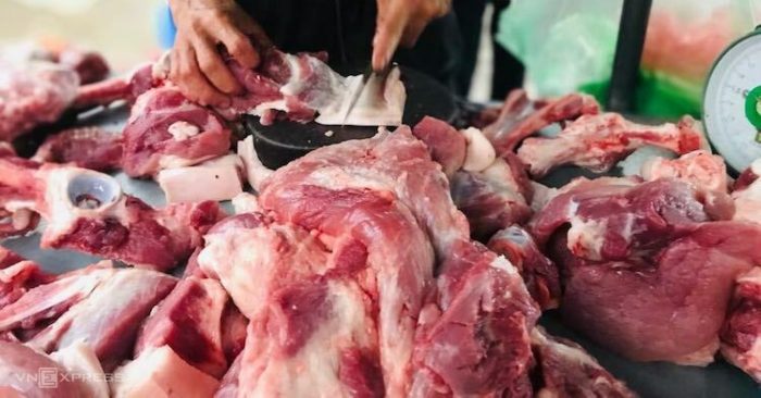 "Bà bán thịt nói, muốn mua rẻ lên ti vi mà mua"
