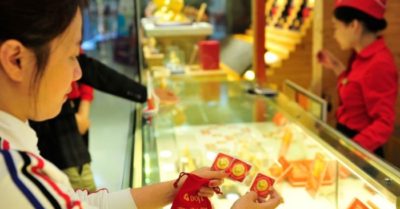 Vàng tăng mức 48,2 triệu đồng/lượng: Có nên mua vào?