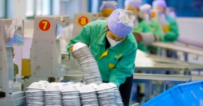 Pakistan nhận được khẩu trang viện trợ của Trung Quốc được làm từ đồ lót