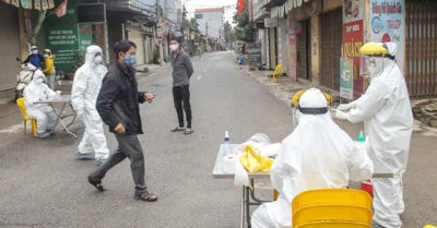 Bác sĩ BV Xanh-Pôn lý giải nguyên nhân vợ của bệnh nhân 243 không lây nhiễm từ chồng