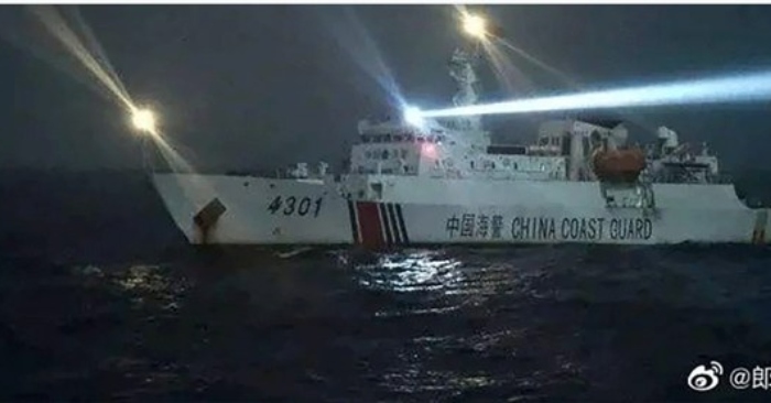 tàu hải cảnh Trung Quốc đâm tàu cá Việt Nam ở Biển Đông.