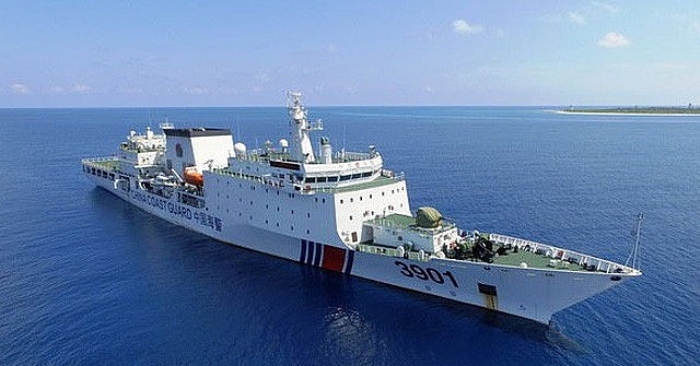 tàu hải cảnh Trung Quốc đâm tàu cá Việt Nam khiến dư luận phẫn nộ