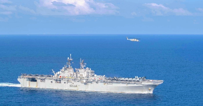 Siêu tàu đổ bộ của Mỹ hướng ra Biển Đông.