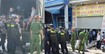 Gần 100 cảnh sát kiểm tra ‘trại cai nghiện’ núp bóng cửa hàng đồ gỗ