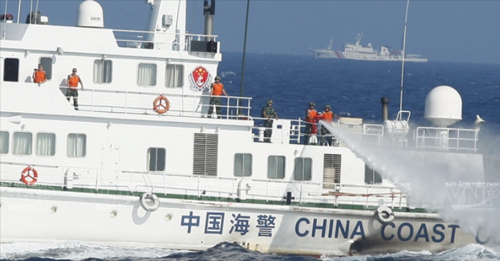 tàu Hải cảnh Trung Quốc tấn công tàu Việt Nam.