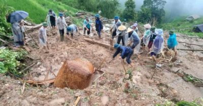 Mưa lũ ập xuống Hà Giang: Chồng đau đớn chứng kiến cảnh vợ con bị đất đá vùi lấp