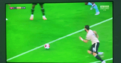 Bruno Fernandes gây bức xúc với màn ăn vạ thô thiển