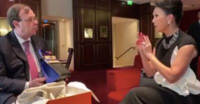 Cách ‘săn’ túi chục nghìn USD của sao Việt