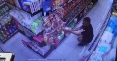 Sốc: Người đàn ông bôi nước bọt lên hàng hoá ở siêu thị Đà Nẵng