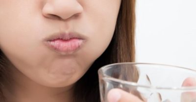 Hôi miệng lâu năm biến mất khi thêm thứ này vào nước để súc miệng