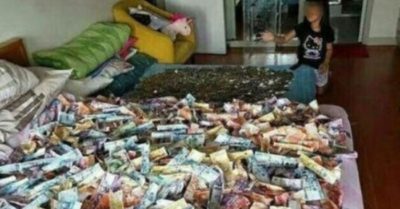 Dọn nhà vệ sinh, vợ phát hiện chồng sắp ly hôn giấu quỹ đen khổng lồ