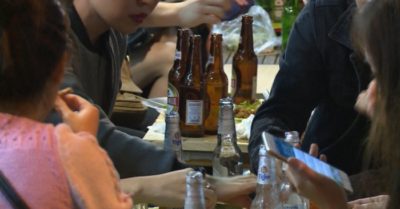 Chèo kéo bạn bè uống rượu bia có thể bị phạt tiền triệu