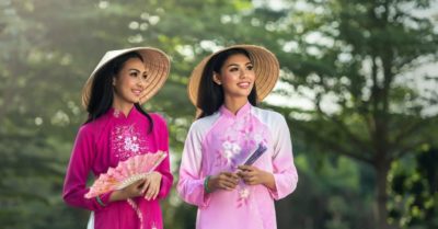 Nét duyên phụ nữ cùng sự hấp dẫn theo dòng thời gian