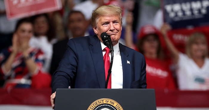 Chiến dịch tái tranh cử của Tổng thống Donald Trump bắt đầu từ ngày ông nhậm chức. Trong ảnh ,ông phát biểu tại một cuộc vận động cho chiến dịch tranh cử của ông ở Phoenix, Arizona, Mỹ, ngày 19/2/2020