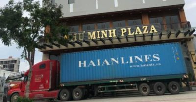 Chống bão số 9, người Đà Nẵng thuê container đậu chắn trước cửa