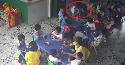 Phụ huynh nhìn thấy cô giáo cắn, đá vào chân học sinh qua camera nhà trường