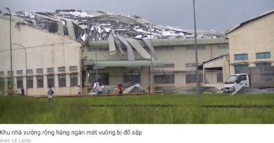 Video cận cảnh cơn lốc xoáy cuốn bay mái tôn, kéo sập nhà xưởng  Công ty TNHH Sansae
