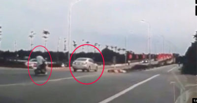 Lùi nhanh từ trên cầu xuống, ô tô kẹp xe máy vào gầm, thái độ của tài xế càng gây bức xúc