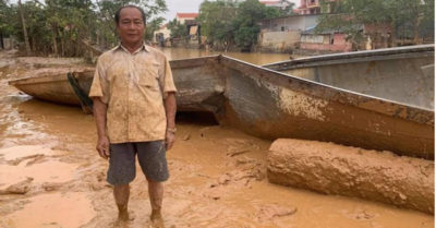 Quảng Bình: Người đàn ông đưa 100 dân vào nơi an toàn trong đêm, khi trở về nhà bị vỡ đò