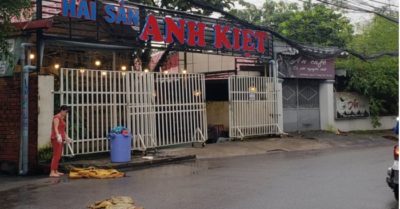 Nhóm thanh niên đánh cụ ông 70 tuổi gục trong quán nhậu