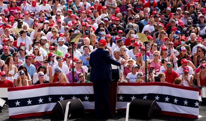 Tổng thống Trump phát biểu trong cuộc mít tinh với hàng ngàn người ủng hộ ngày 29/10/2020 