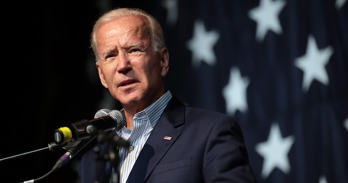 Cựu Phó Tổng thống Hoa Kỳ Joe Biden phát biểu với những người tham dự tại sự kiện Iowa Civil Wing Ding 2019 tại Surf Ballroom ở Clear Lake, Iowa