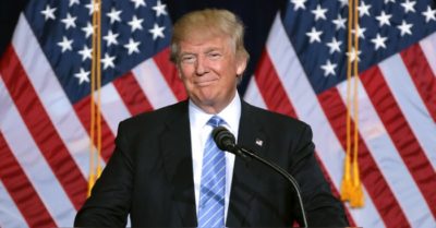 Tuyên bố chiến thắng, đương kim Tổng thống Trump thẳng tiến Tòa án tối cao ‘uy hiếp’ các lá phiếu muộn