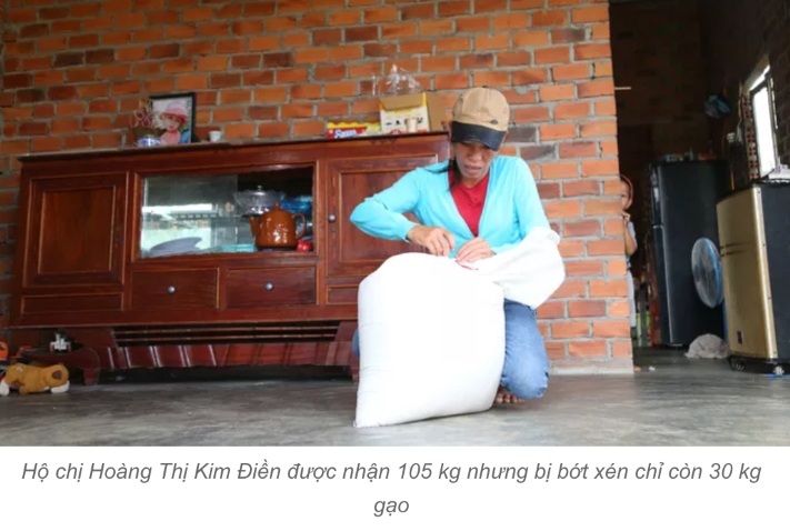 Gia đình chị Hoàng Thị Kim Điền được nhận 105 kg gạo cứu đói nhưng bị bớt xén chỉ còn 30 kg.
