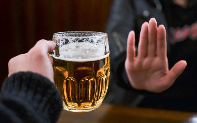 Ép buộc người khác uống rượu bia bị phạt đến 3 triệu đồng