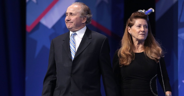 Michael Reagan và vợ Colleen, phát biểu tại Hội nghị Hành động Chính trị Bảo thủ (CPAC) năm 2017 ở National Harbour, Maryland.
