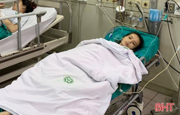 Người mẹ trẻ Bùi Thị Thảo mắc căn bệnh ung thư máu khi mang thai đứa con thứ 2 (ảnh chụp màn hình báo Hà Tĩnh.
