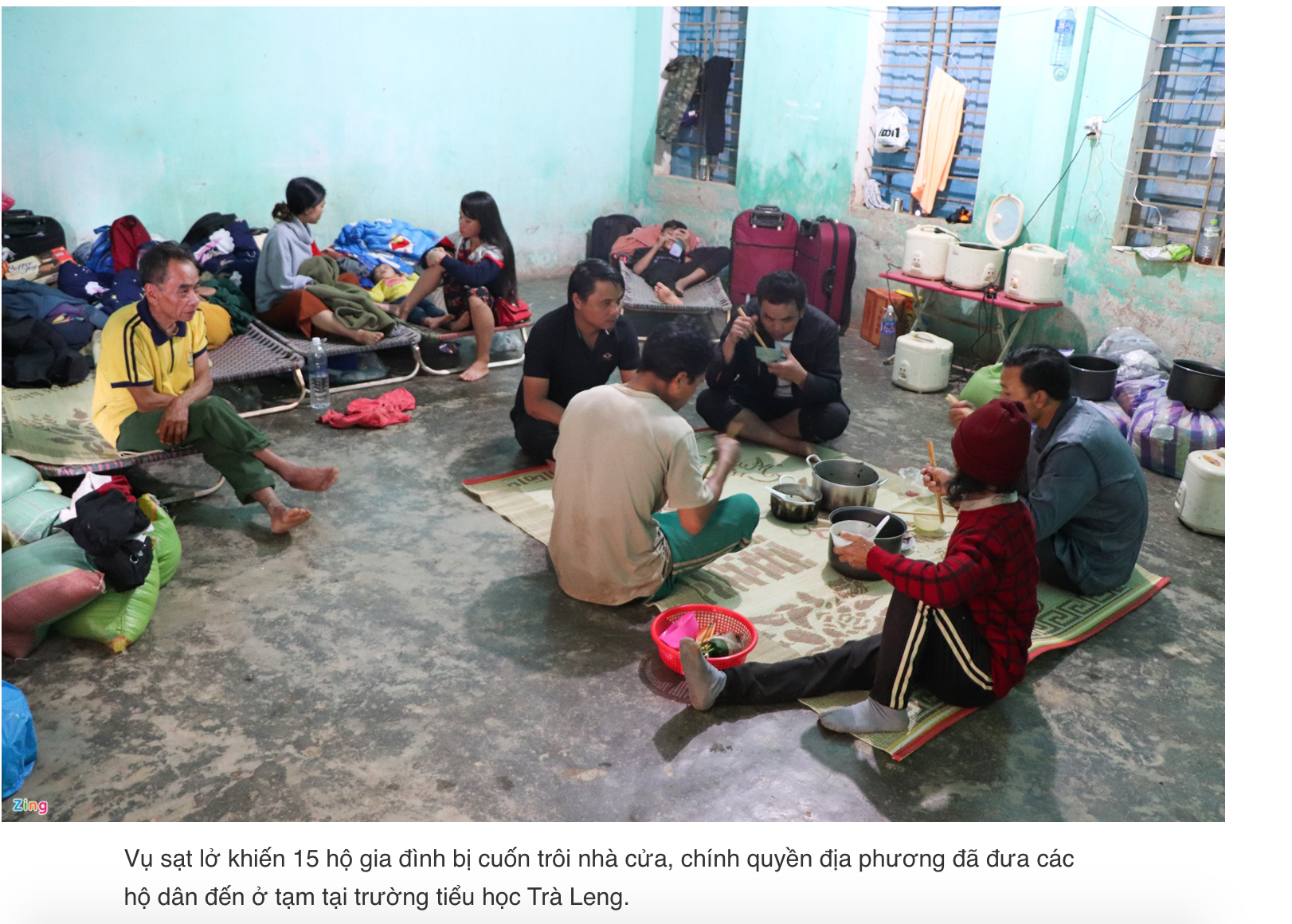 Những người còn sống phải trú tạm tại trường Tiểu học Trà Leng.