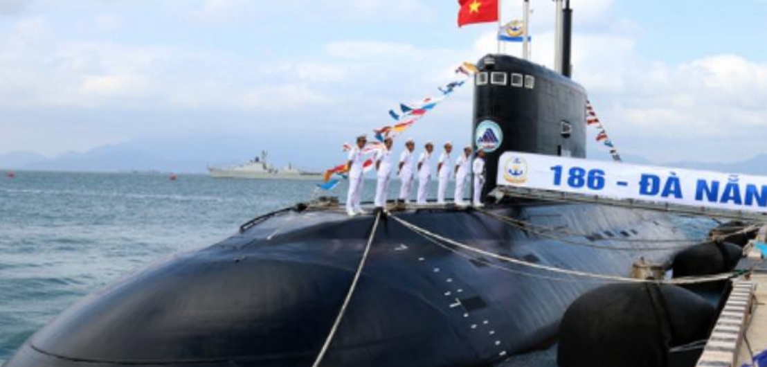 Hải quân Việt Nam tiếp nhận các tàu ngầm mới 