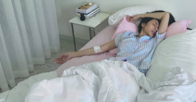 Công Vinh xót xa nhìn Thủy Tiên ốm phải truyền nước sau gần một tháng dầm mưa làm từ thiện