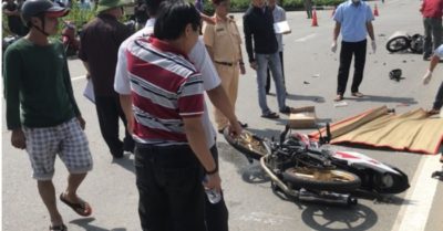 Thanh niên đi xe máy ‘độ’ vượt đèn đỏ gây tai nạn, khiến 3 người thiệt mạng