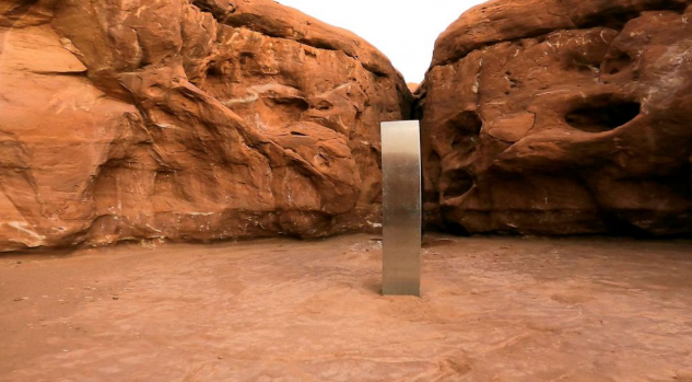 Một khối kim loại được nhìn thấy ở sa mạc Red Rock, Utah, Mỹ ngày 25 tháng 11 năm 2020.