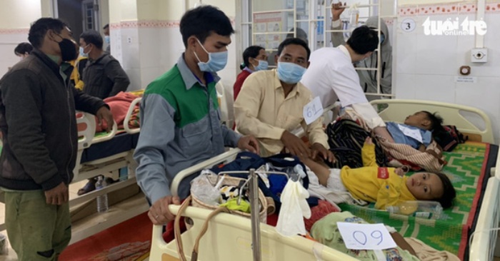Các bệnh nhân vụ ngộ độc thực phẩm đang được điều trị tại Trung tâm Y tế huyện Chư Pưh