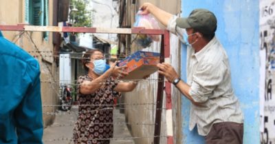 Nam tiếp viên và thầy giáo nhiễm Covid-19 khiến hơn 60.000 sinh viên – học sinh liên lụy