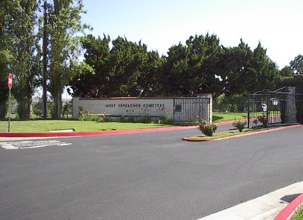 Nghĩa trang Holy Sepulcher Cemetery nằm ở quận Cam, California, nơi Chí Tài sẽ yên nghỉ