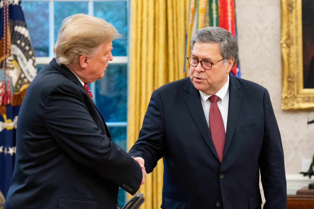 Tổng thống Donald Trump và William Barr. Ảnh: Official White House/ Wikimedia Commons.