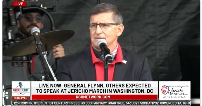Tướng Flynn phát biểu tại cuộc biểu tình ở Washingtonn DC