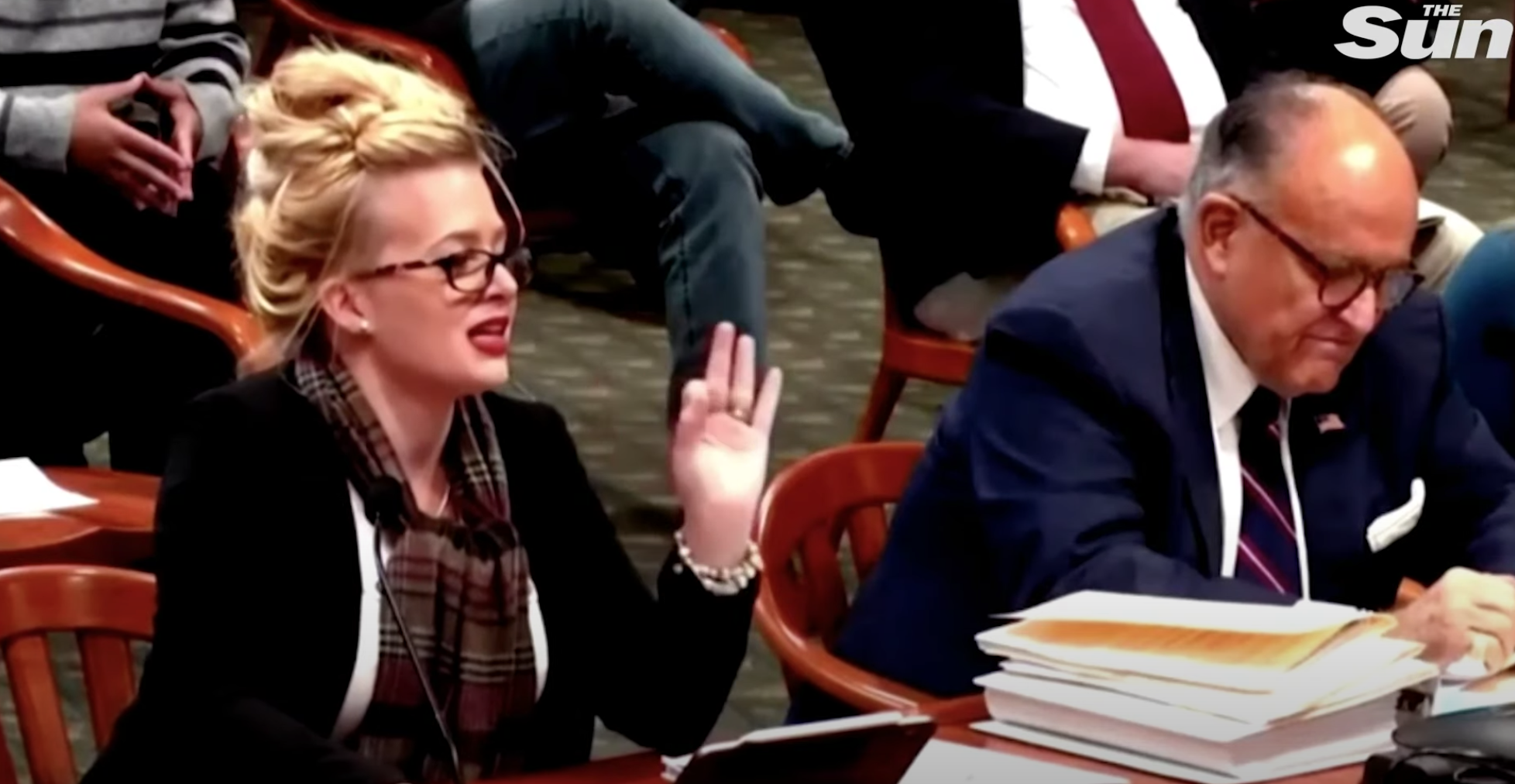 Cô Melissa Carone làm chứng về gian lận bầu cử ở Michigan (ảnh chụp man hình Youtube).