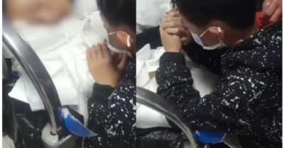 Cậu bé 11 tuổi quỳ khóc mong mẹ vượt qua bạo bệnh, nhưng cuối cùng mẹ cũng qua đời