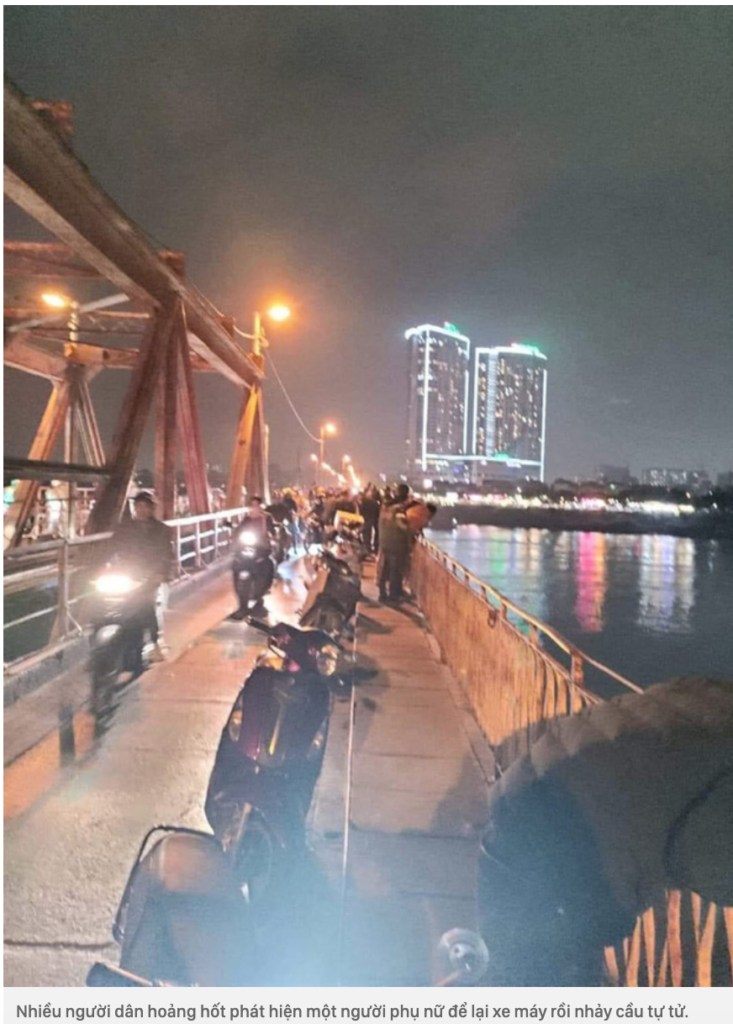 Người phụ nữ đỗ xe trên cầu Long Biên rồi nhảy xuống sông Hồng.