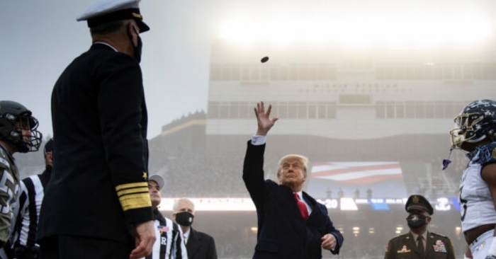 Tổng thống Trump tham dự trận đấu bóng giữa Lục Quân và Hải quân Mỹ